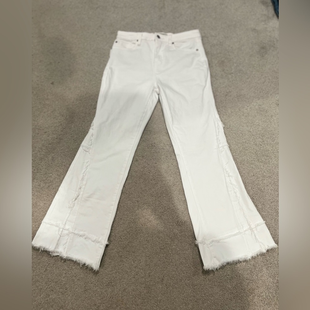 Liverpool White Frayed Bottom Hem Flare Jeans, Women’s Size 4 Designer Jeans